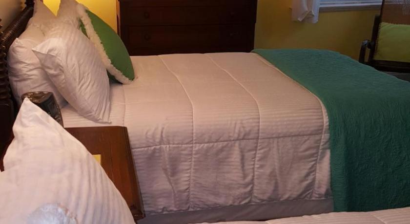The Caribbean Court Boutique Hotel Vero Beach Exteriör bild
