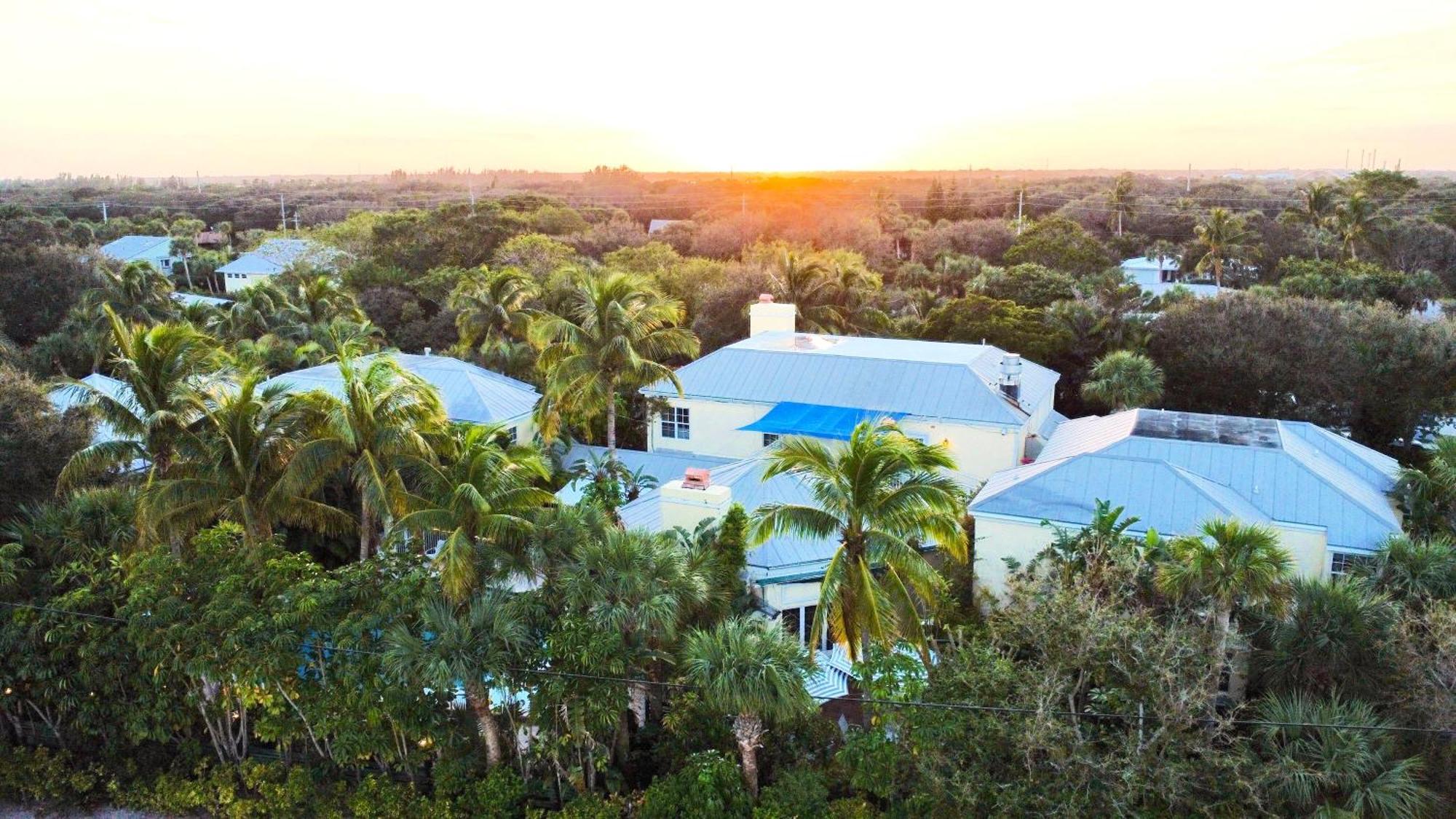 The Caribbean Court Boutique Hotel Vero Beach Exteriör bild